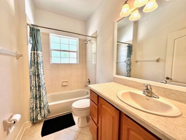 Building Photo - 4 Bedroom / 2 Bath Home in Royal Trails