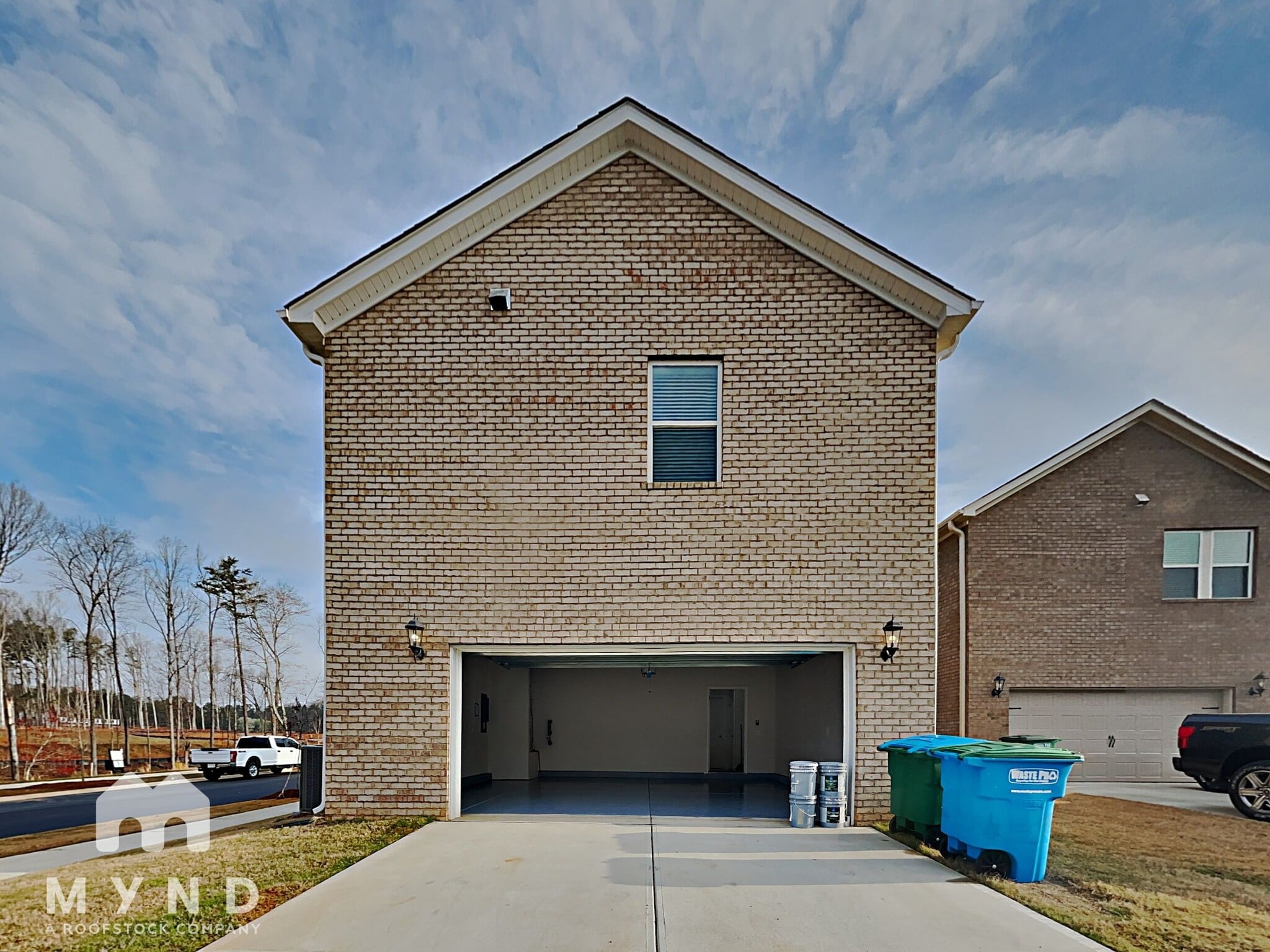 Building Photo - 3325 Lisburn St