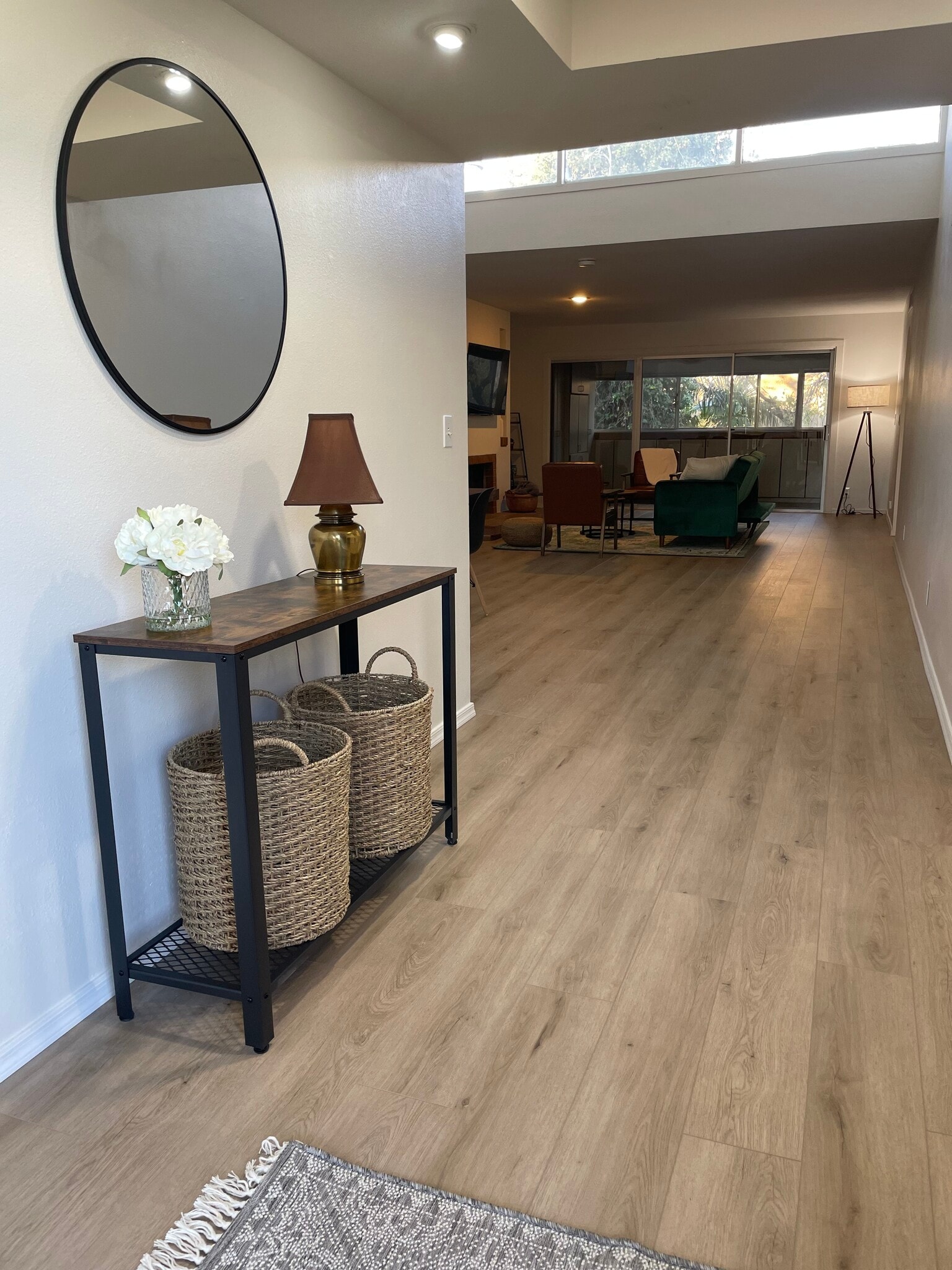 Entry/foyer - 440 N Dodge Blvd