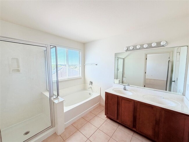 Building Photo - 1913 Short Summer Dr