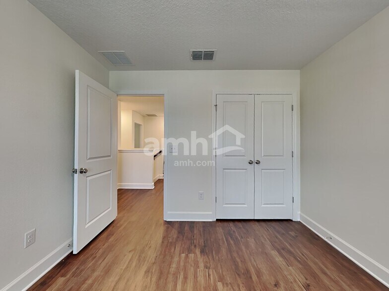 Building Photo - 127 Onate Cir