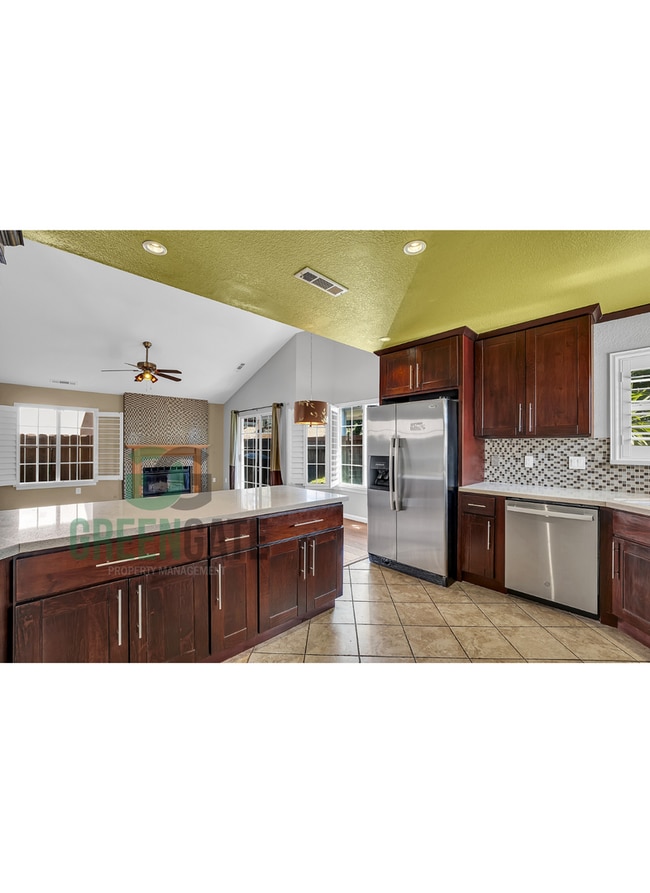 Building Photo - Lovely 3 Bedroom Home in Modesto MUST SEE!