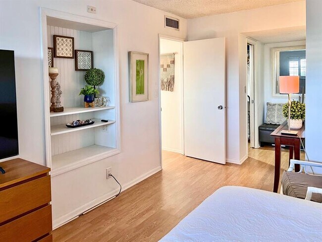 Building Photo - 3010 N Course Dr