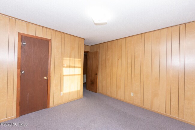 Building Photo - 106 Ravenwood Dr