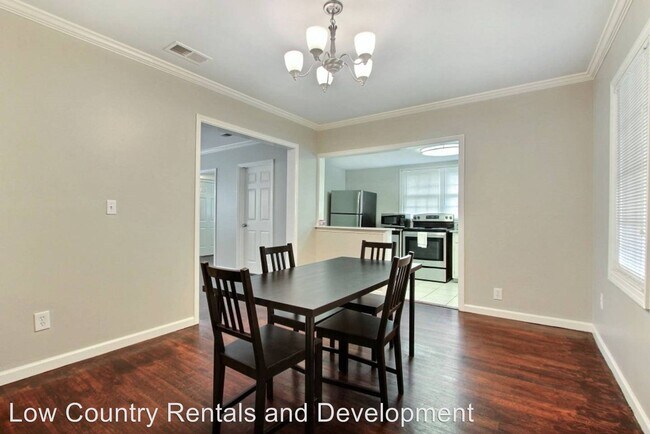 Building Photo - 2 br, 1 bath House - 212 E 57th St