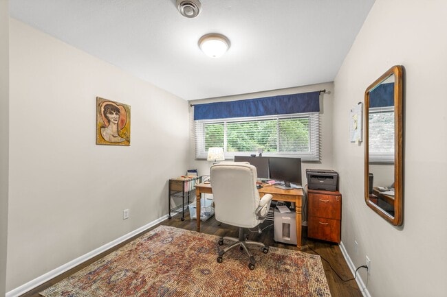 Building Photo - Fantastic 4-Bedroom with Updated Kitchen &...