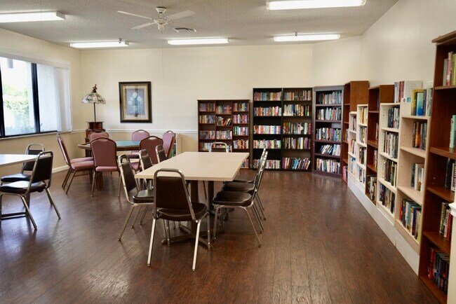 Building Photo - 3154 Via Poinciana
