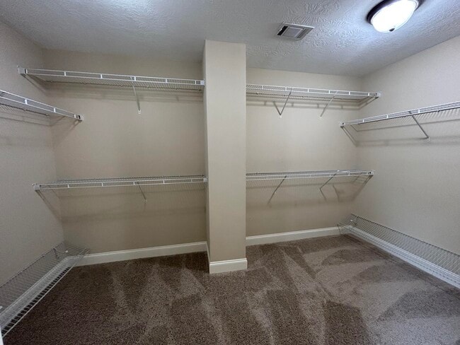 Building Photo - 222 Sunbury Dr