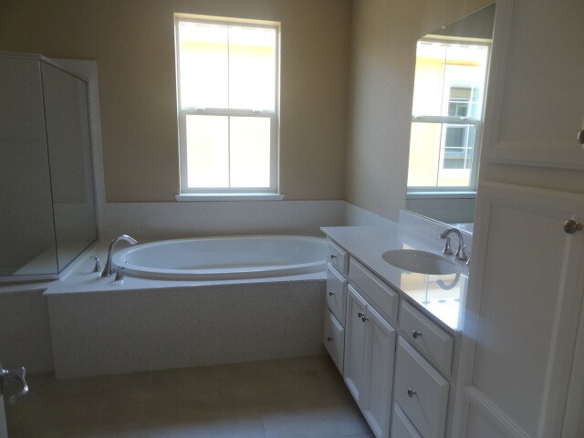 Building Photo - 2121 Pasqual Dr