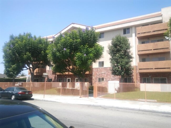 Building Photo - 14129 Adoree St