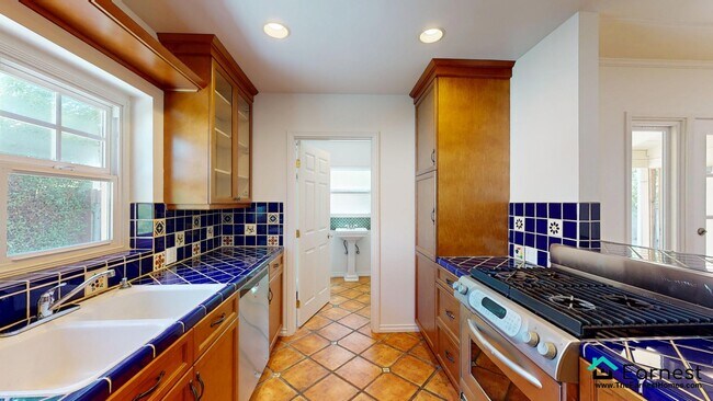 Building Photo - Beautifully Located 2-Bed Home in the Hear...