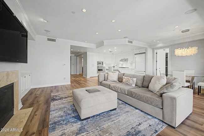 Building Photo - 7175 E Camelback Rd
