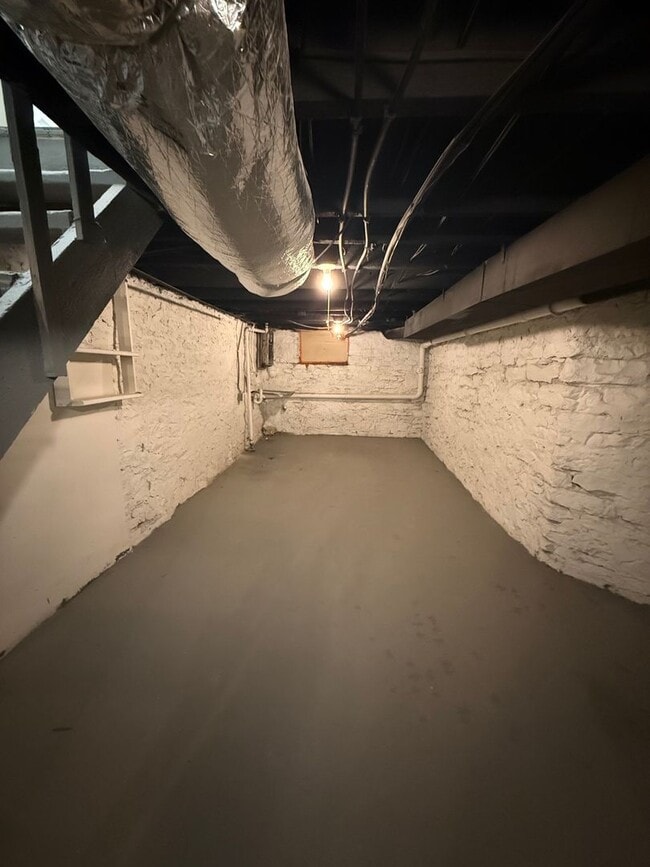 Building Photo - 3-Bedroom, 2.5-Bath Spacious Townhome located in Merion Village