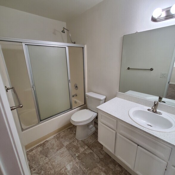 MASTER BATH - 775 9th St