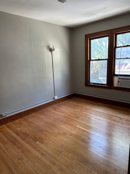 Building Photo - 287 S Winooski Ave