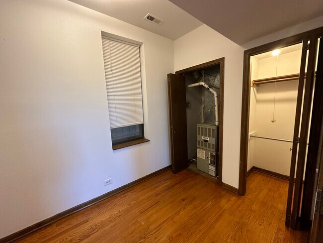 Building Photo - 1362 W Crystal St