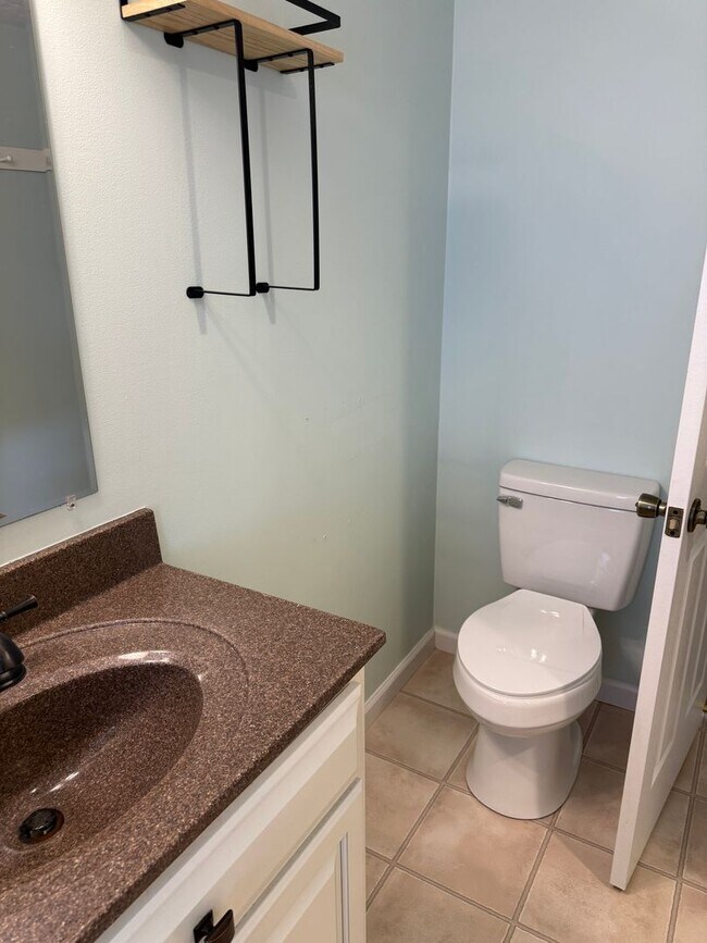 Building Photo - 558 Shippensburg Rd