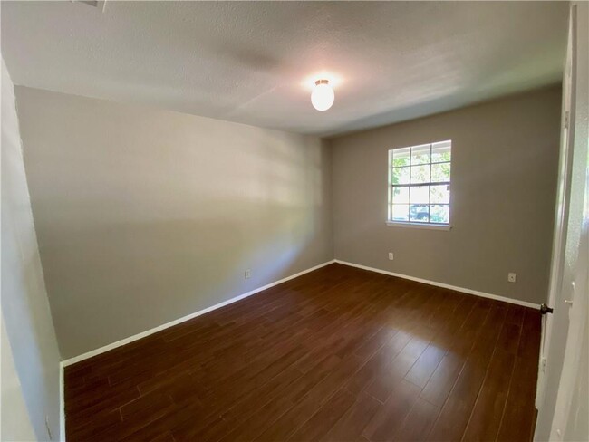 Building Photo - 6501 Chesterfield Ave