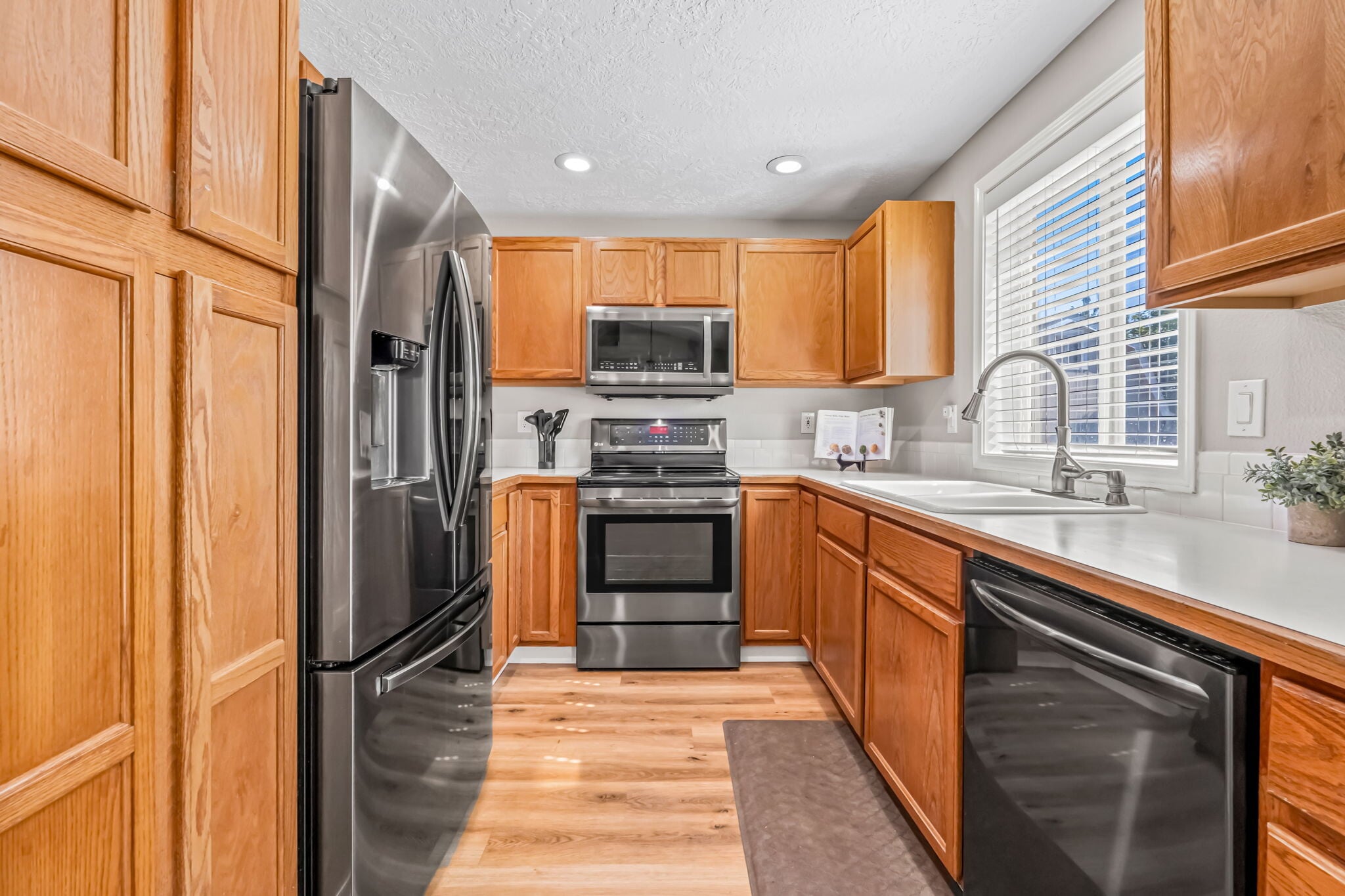 Building Photo - 2108 S Riptide Pl