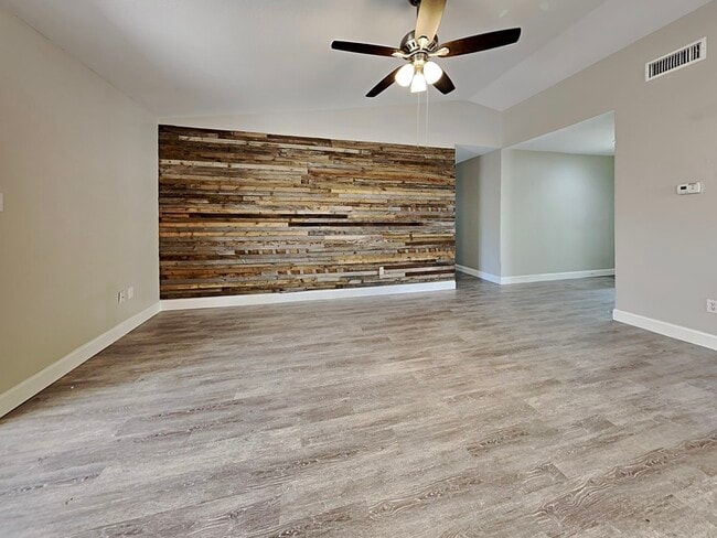 Building Photo - 2709 Mnr Hl Dr