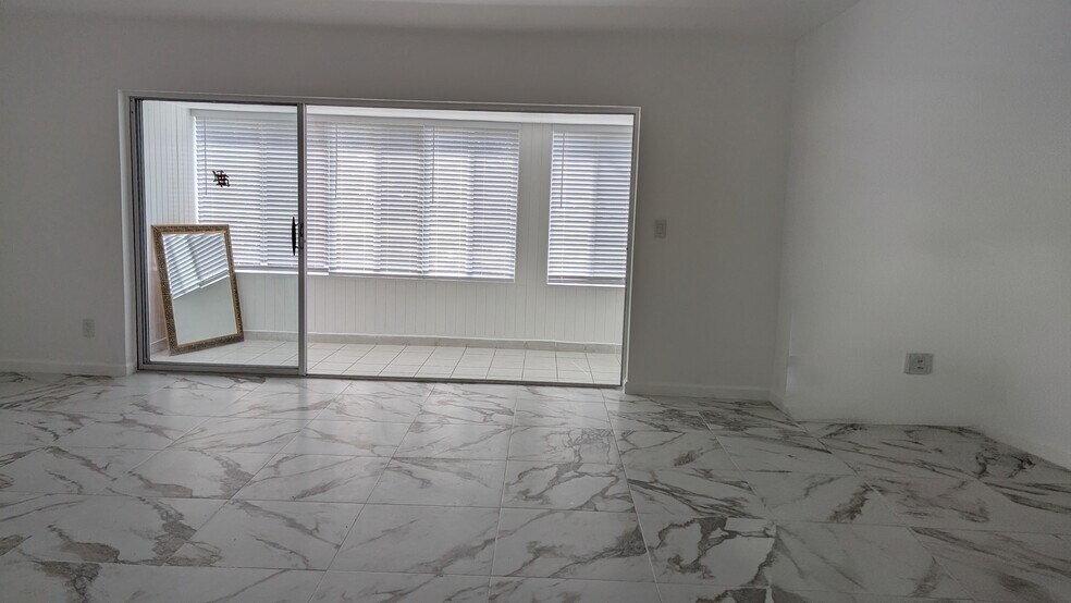 Looking at the porch - 17262 SW 112th Pl
