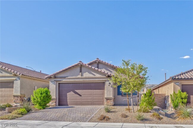 Primary Photo - 988 Edel Hest Ave