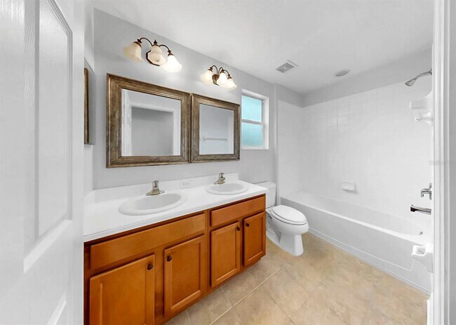 Building Photo - 17423 New Cross Cir