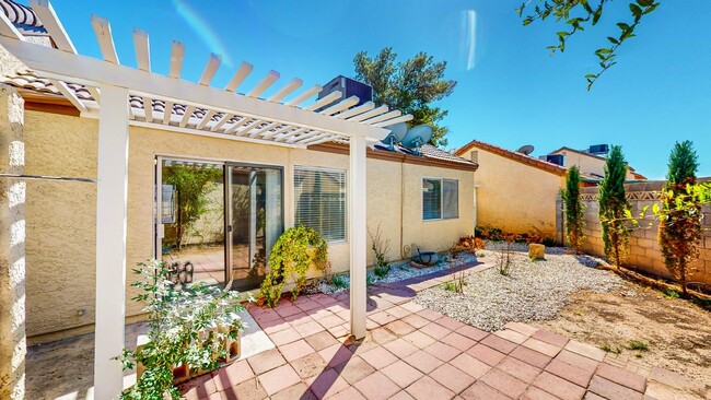 Building Photo - Charming 2 bedroom oasis nestled in a peac...