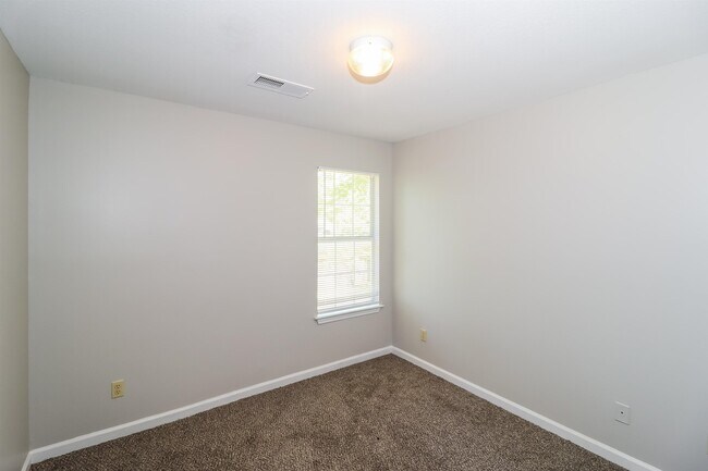 Building Photo - 8112 Country Mill Cove