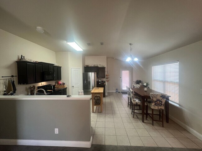 Building Photo - Beautiful and updated 3/2 In Lubbock Coope...