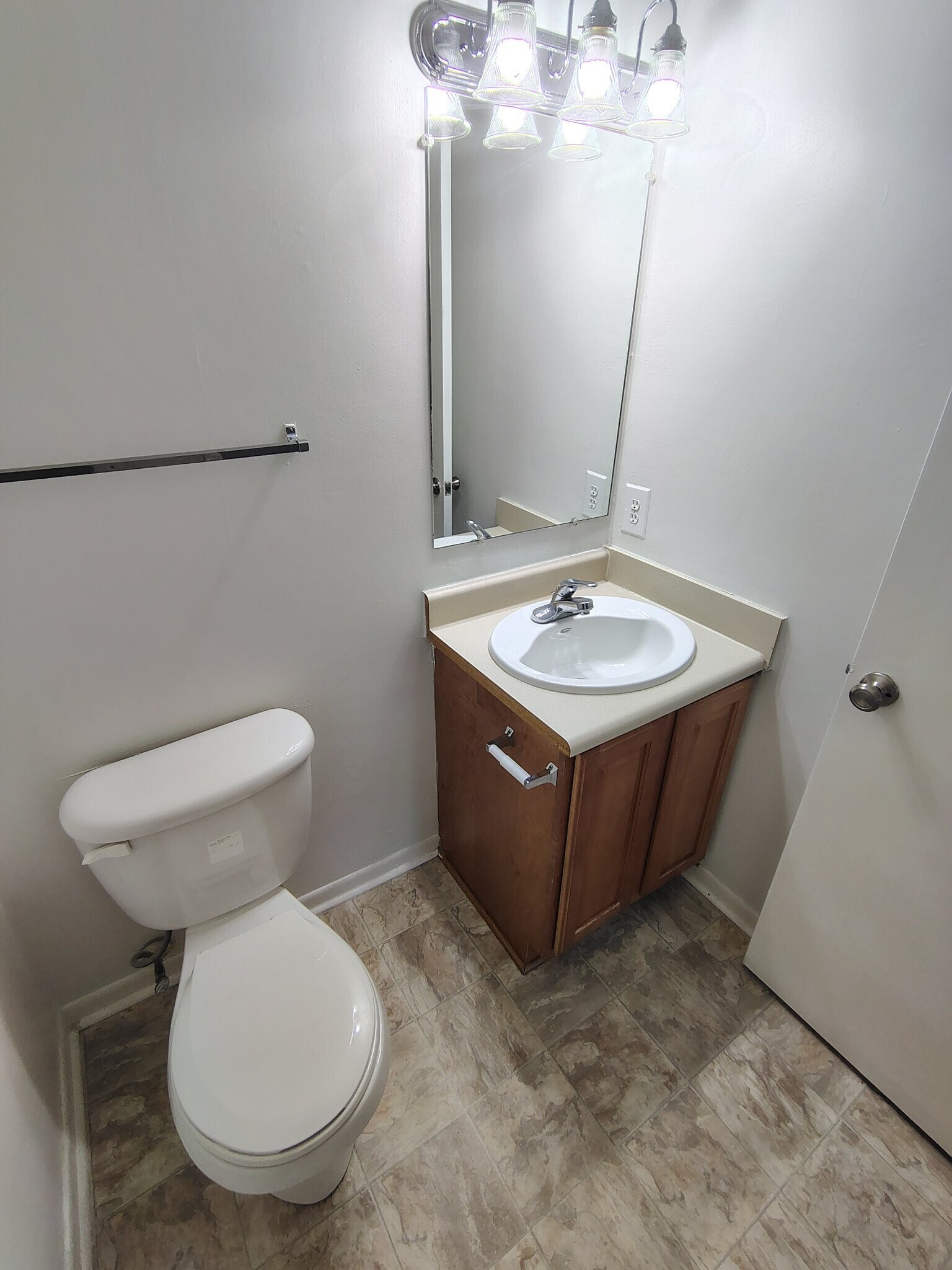 Building Photo - 600 Reusens Rd