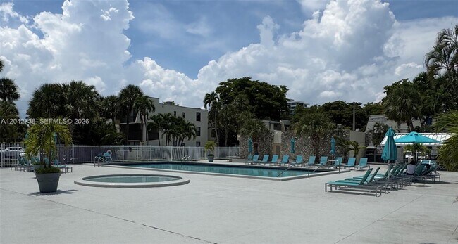 Building Photo - 20200 W Country Club Dr