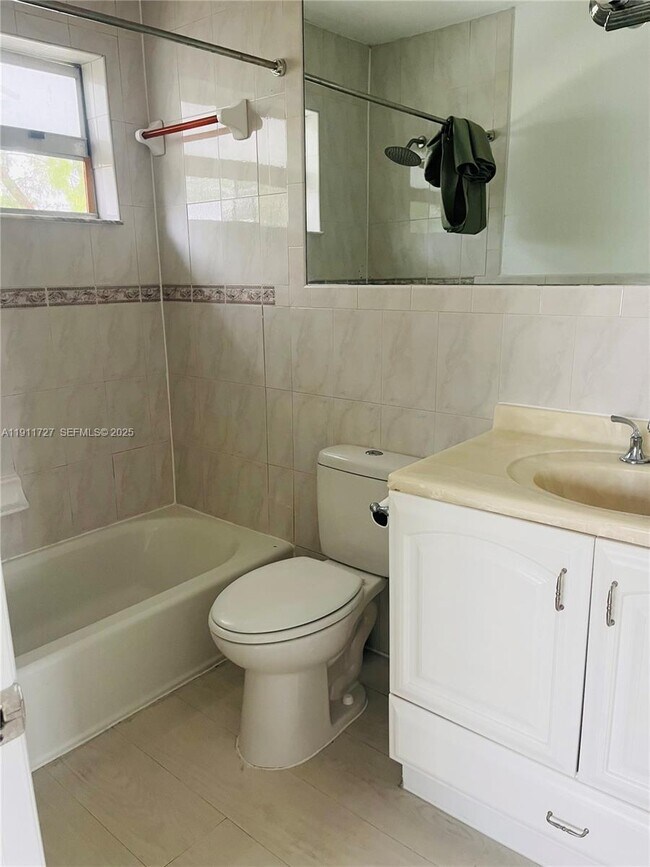 Building Photo - 7725 Carlyle Ave