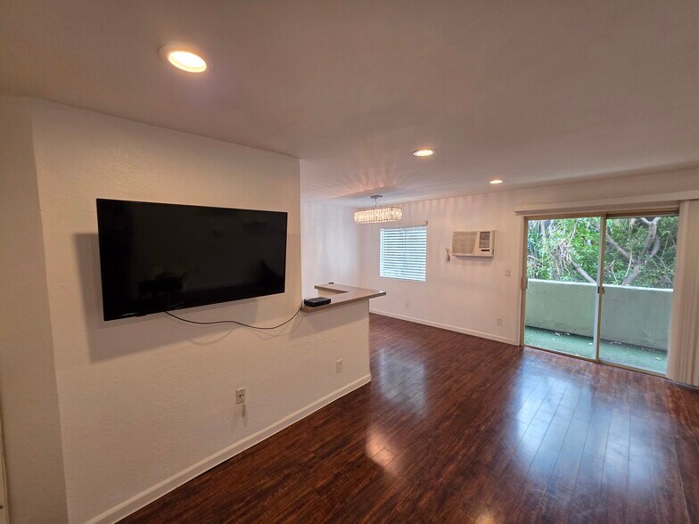 Building Photo - 1351 N Orange Dr