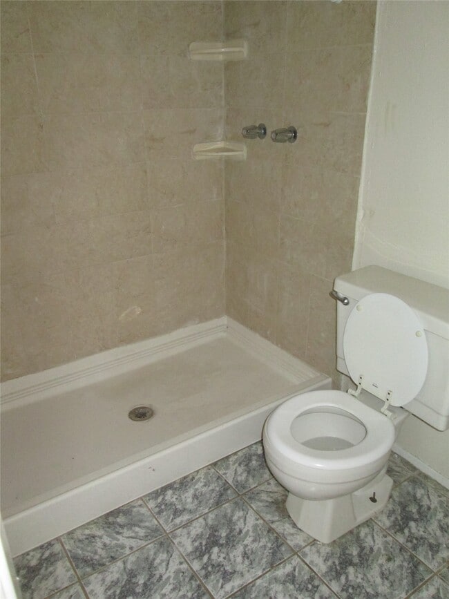 Building Photo - 6818 Glenstein Dr