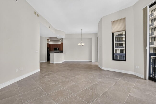 Building Photo - 701 S Olive Ave