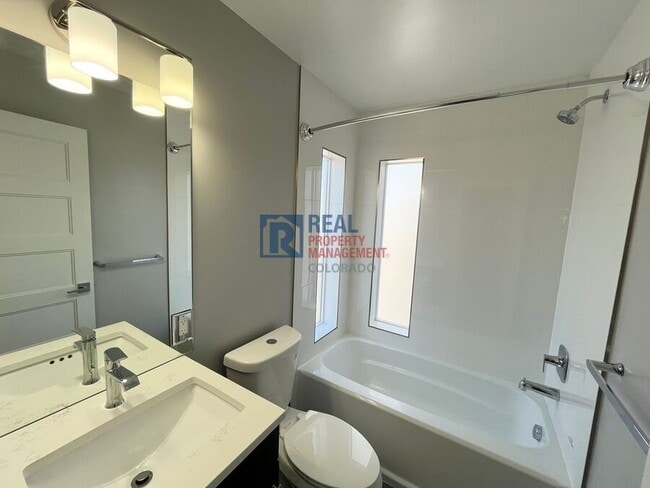 Building Photo - 4922 Lowell Blvd