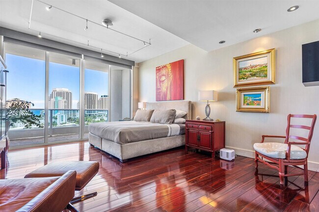 Building Photo - 715 Bayshore Dr