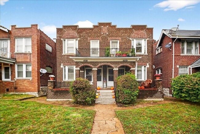 Building Photo - Sh'Cuuute!