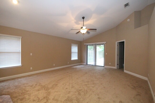 Building Photo - "Luxurious 3-Bedroom, 2-Bath Pet-Friendly ...