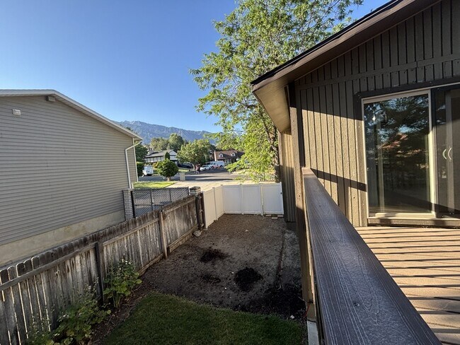 Building Photo - 2243 Aspen Hills Dr