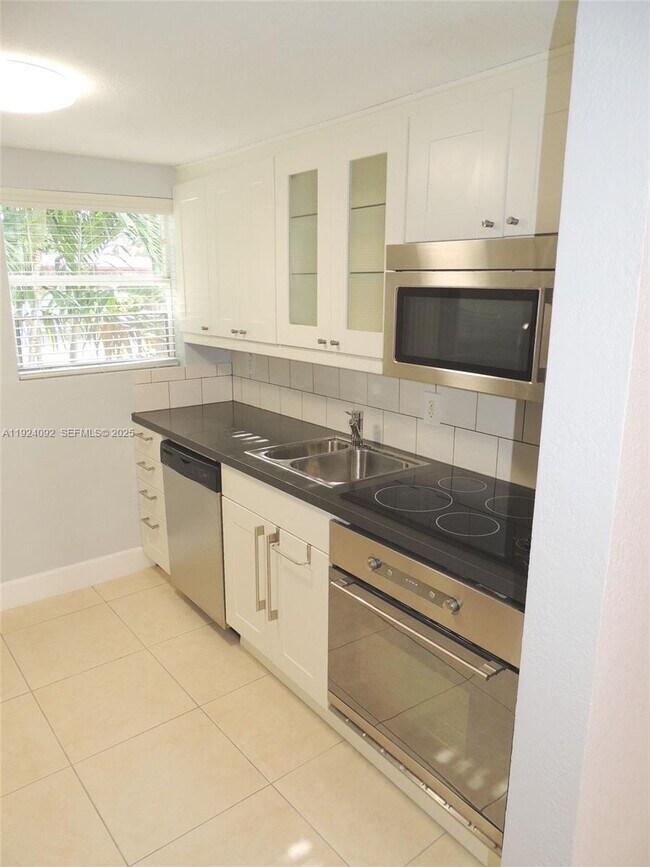 Building Photo - 1152 99th St