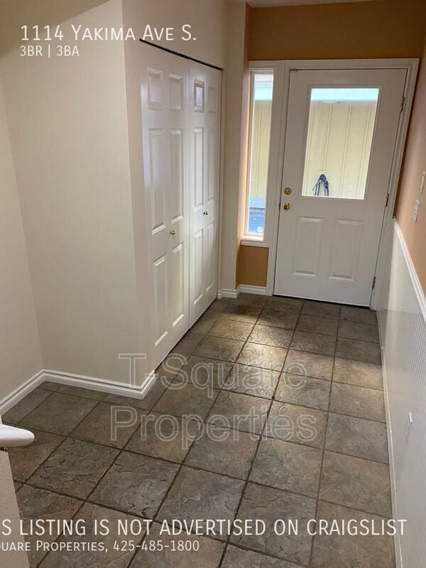 Building Photo - 1114 Yakima Ave S