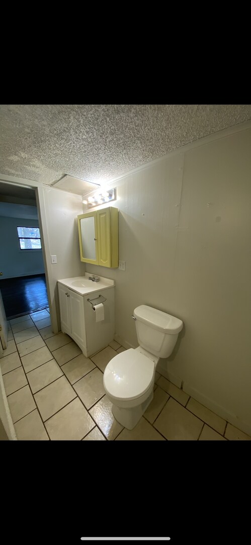 Building Photo - 2 BEDROOM 1 BATH House