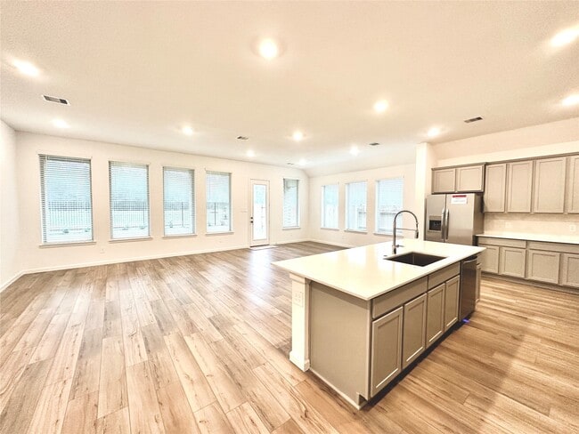 Building Photo - 18330 Tiger Flowers Dr
