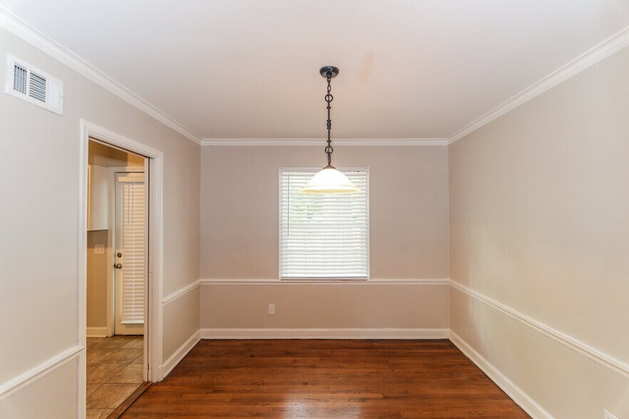 Building Photo - 1172 Oak Ridge Dr