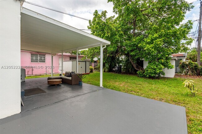 Building Photo - 100 SW 58th Ct