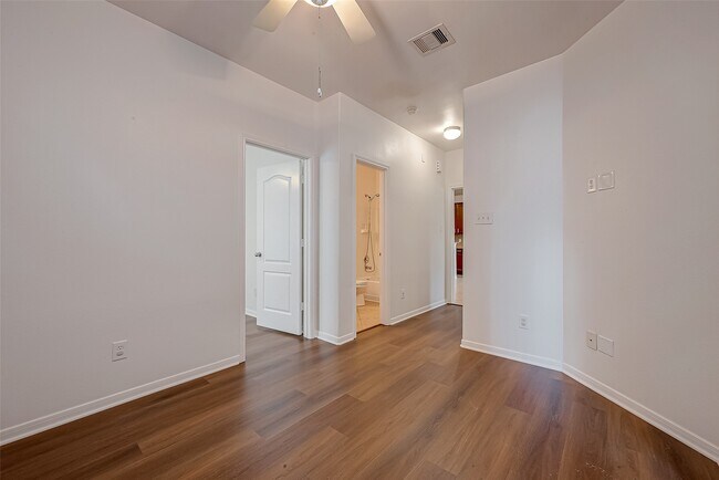 Building Photo - 502 Stream Mill Ln