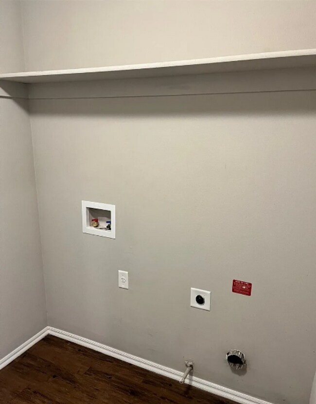 Building Photo - 3 Bed | 2 Bath in Broken Arrow!