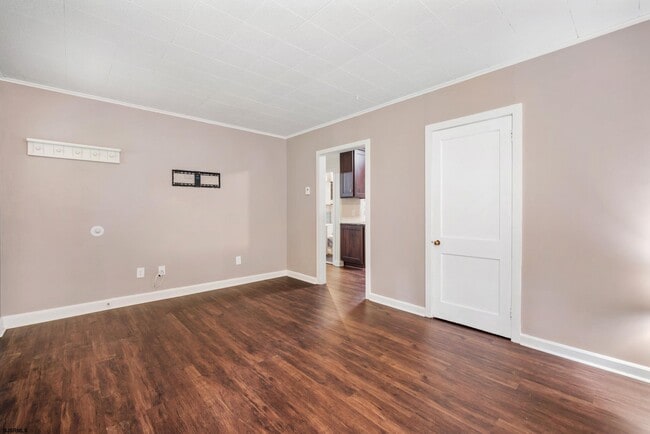 Building Photo - 623 W Shiller St